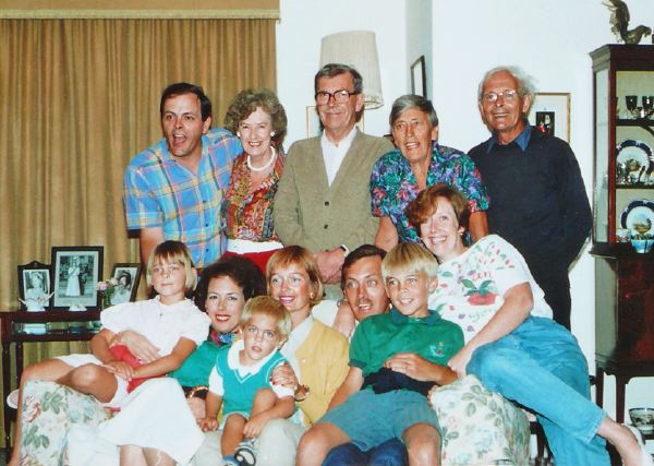 1990 familyphoto gu